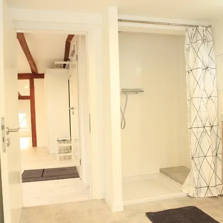 Gemuetliche Dachgeschosswohnung Mit Altbaucharme Apartment